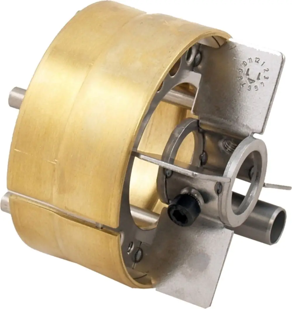 Mischkopf mit einer goldfarbenen Außenschicht und einer silbernen Metallstruktur. Teil eines Heizsystems, verwendet in Wolf-Produkten für die Wärmeverteilung.
